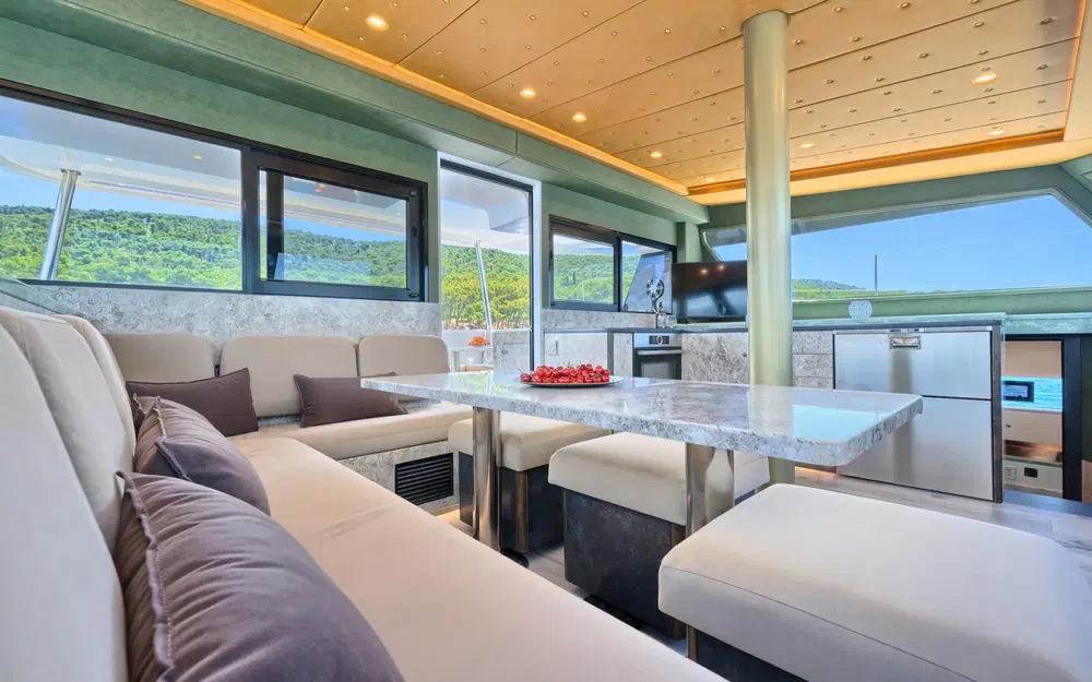 slider 9 Catamaran Luna 49 gold