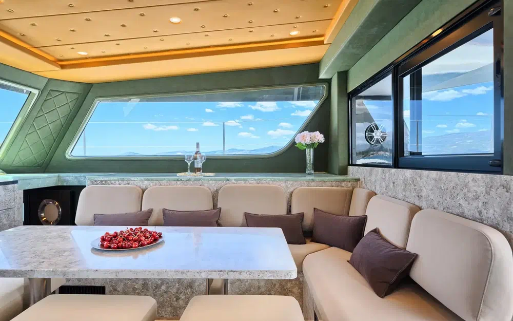 slider 26 Catamaran Luna 49 gold