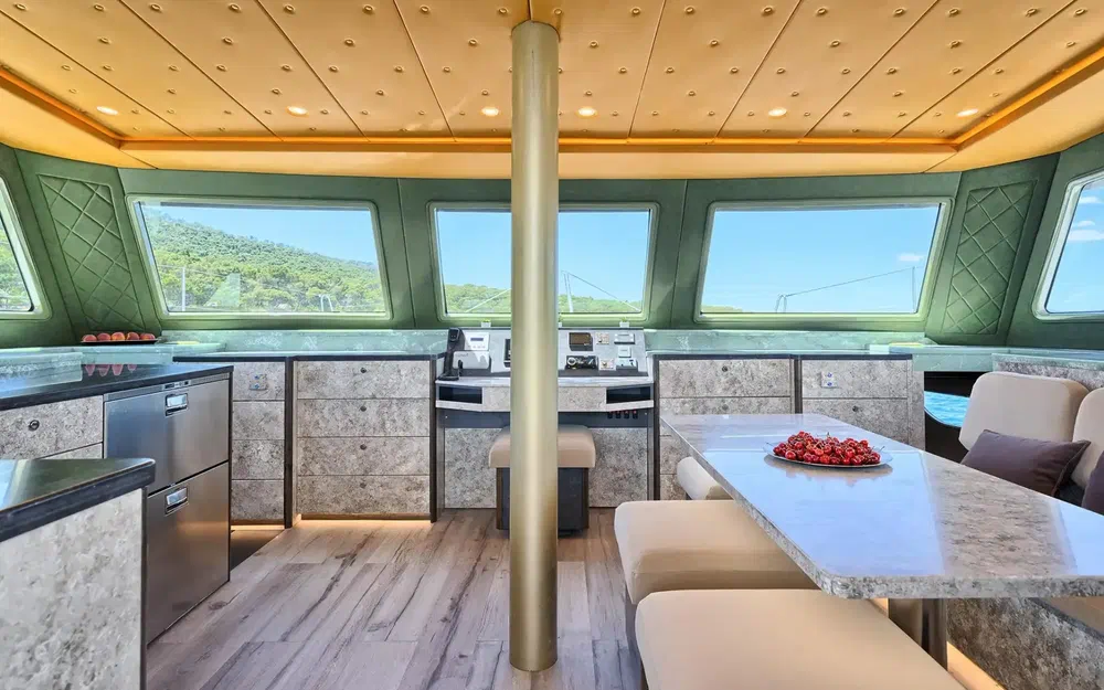 slider 27 Catamaran Luna 49 gold