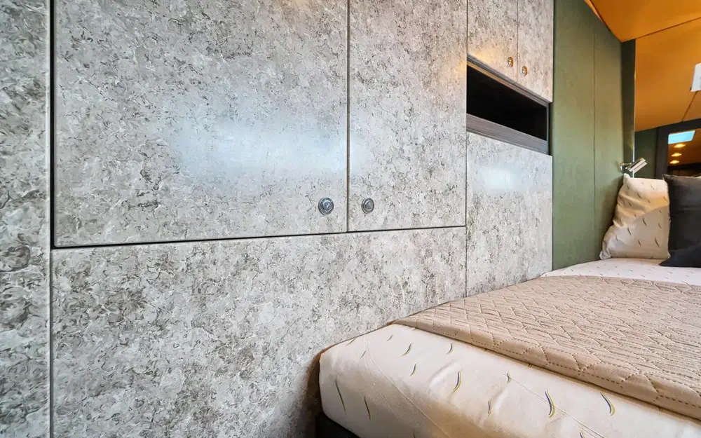 slider 30 Catamaran Luna 49 gold