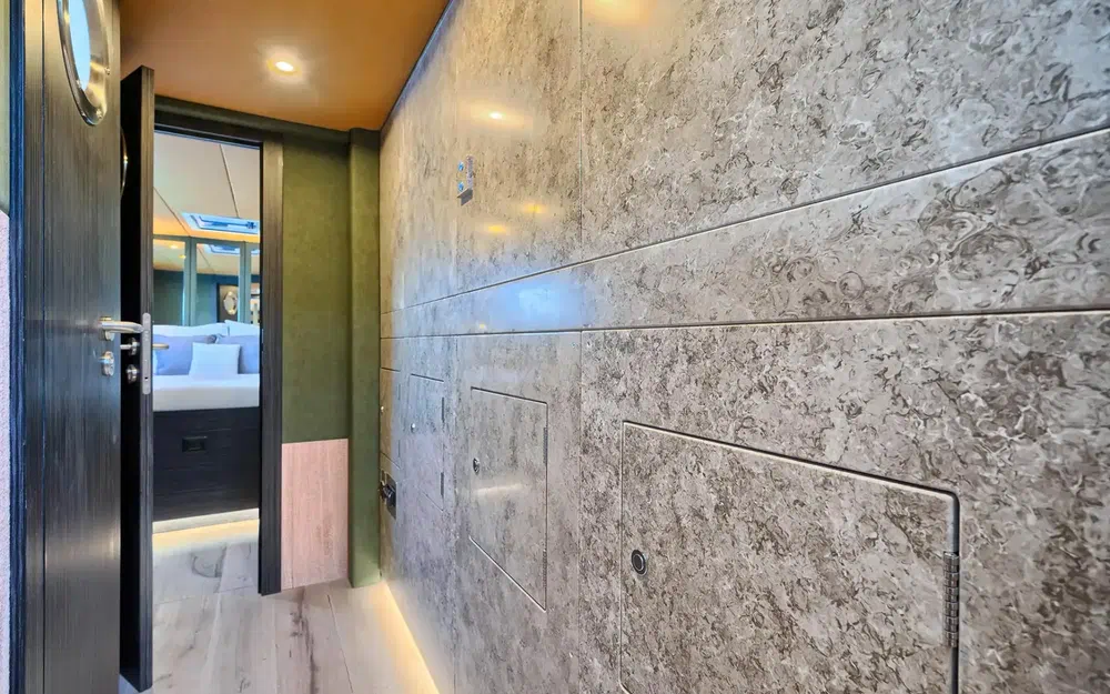 slider 32 Catamaran Luna 49 gold