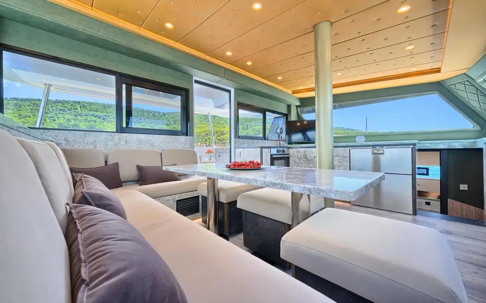 slider 34 Catamaran Luna 49 gold