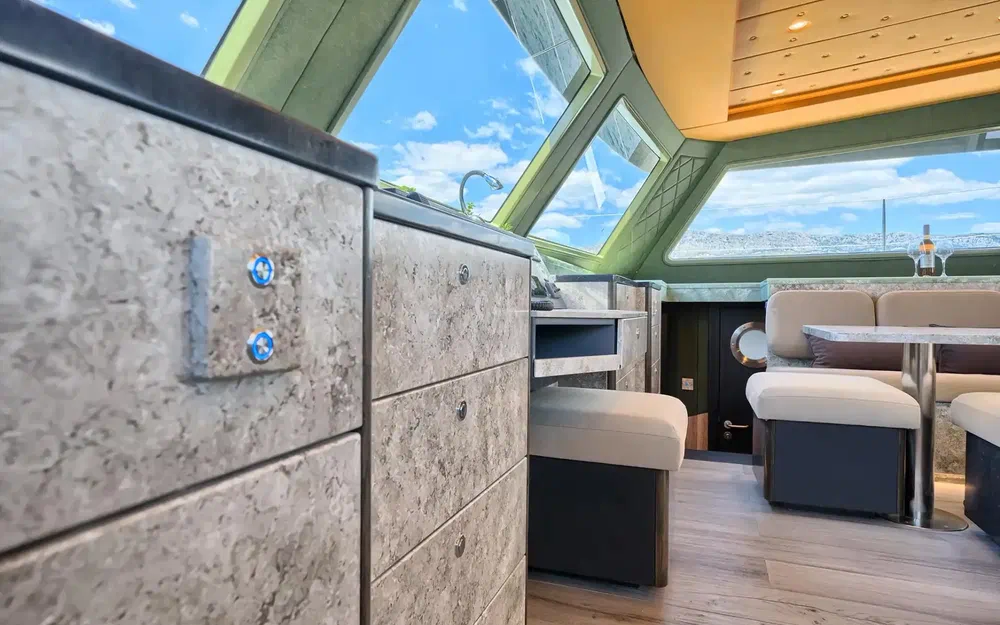 slider 39 Catamaran Luna 49 gold