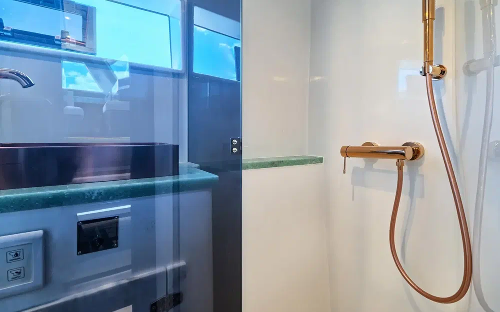 slider 41 Catamaran Luna 49 gold