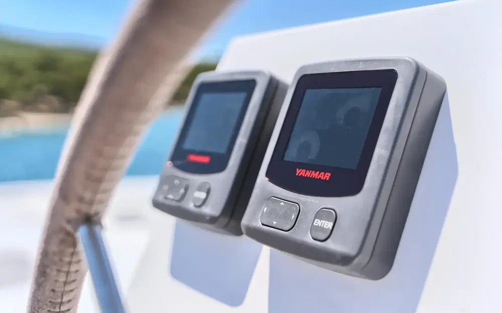 slider 48 Catamaran Luna 49 gold