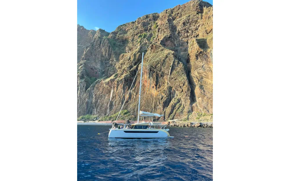 slider 1 Catamaran Luna 49 gold