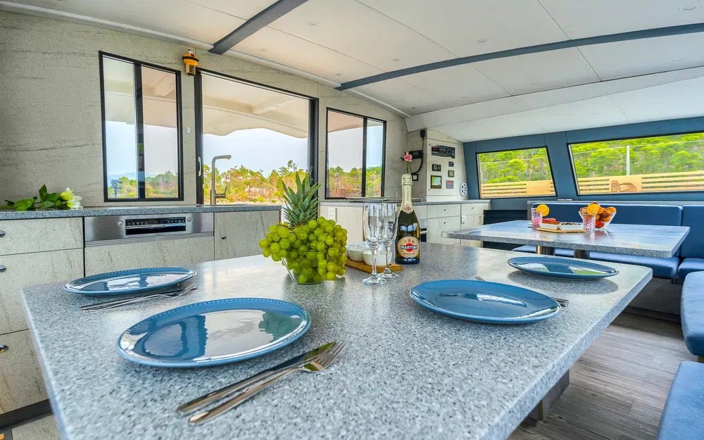 slider 12 Catamaran Luna 47 power