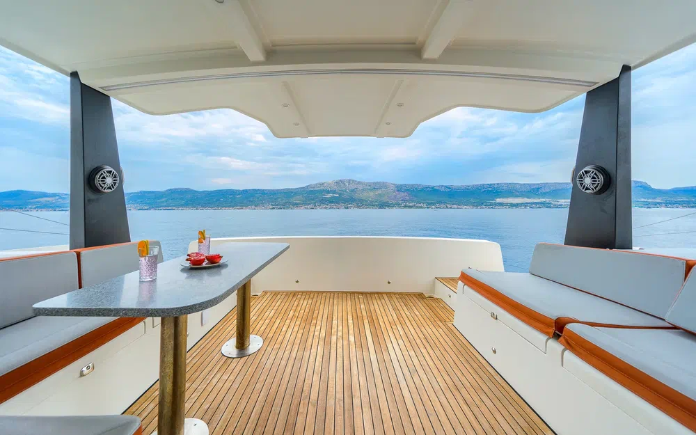 slider 20 Catamaran Luna 47 power