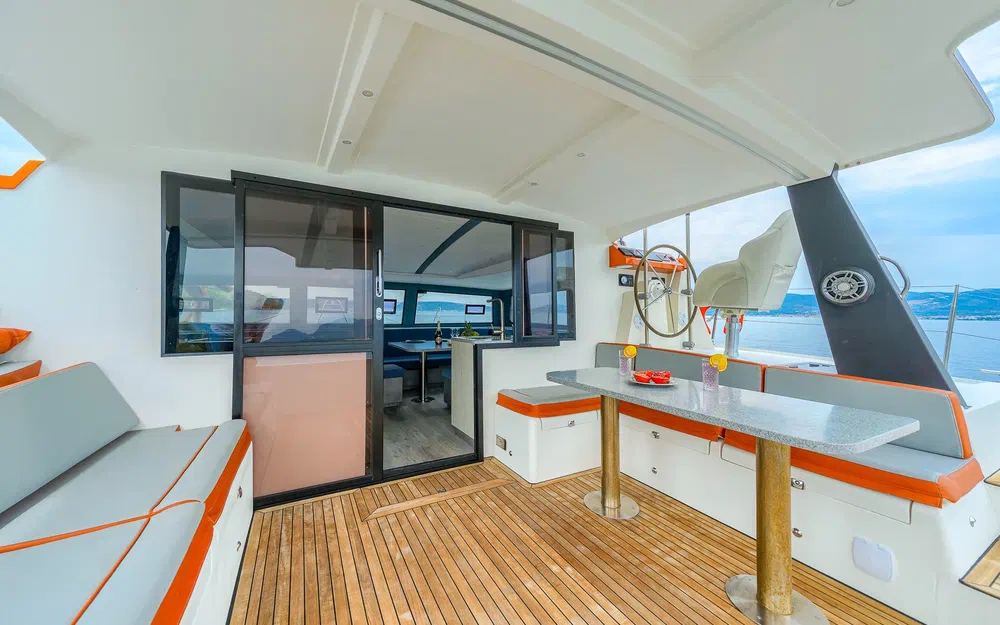 slider 21 Catamaran Luna 47 power