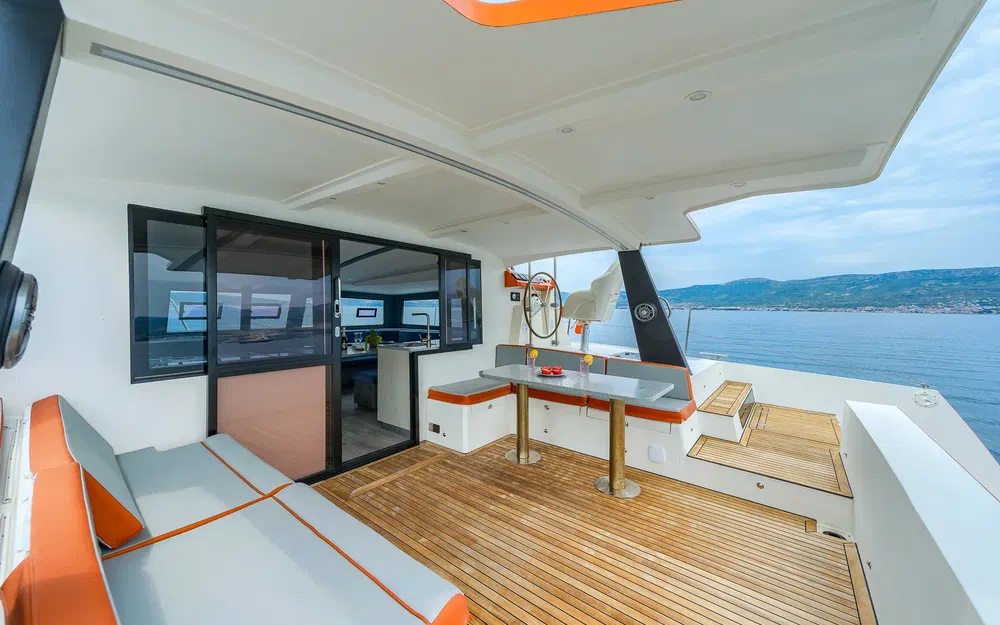 slider 22 Catamaran Luna 47 power