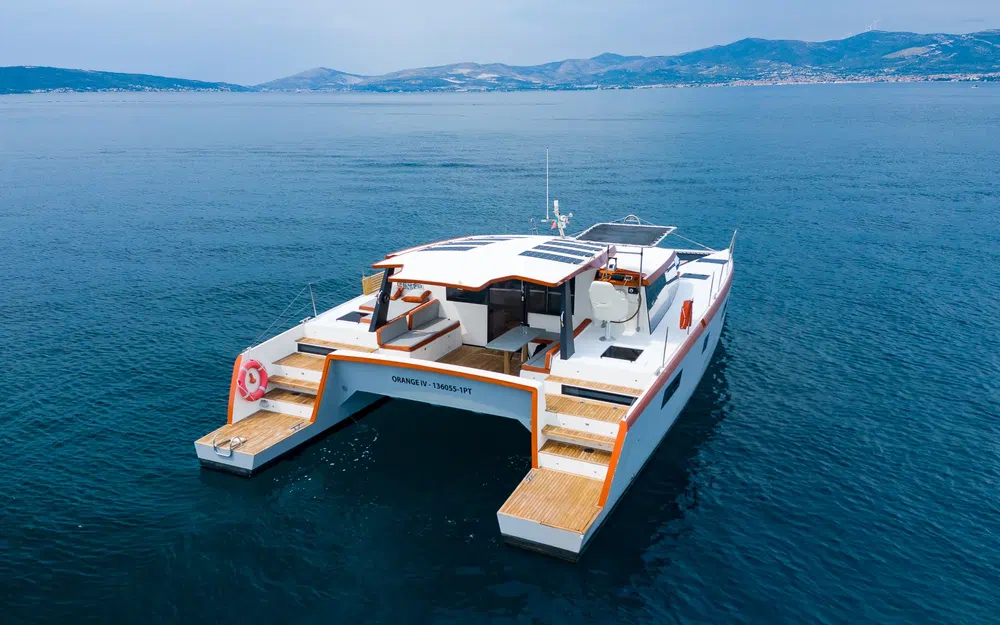 slider 3 Catamaran Luna 47 power