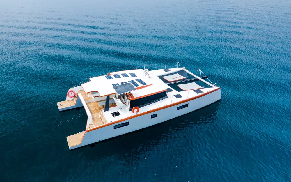 slider 24 Catamaran Luna 47 power