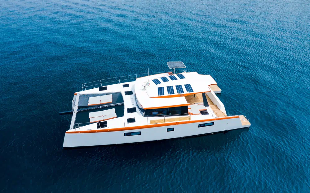 slider 4 Catamaran Luna 47 power