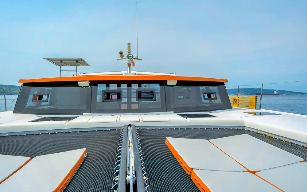 slider 2 Catamaran Luna 47 power