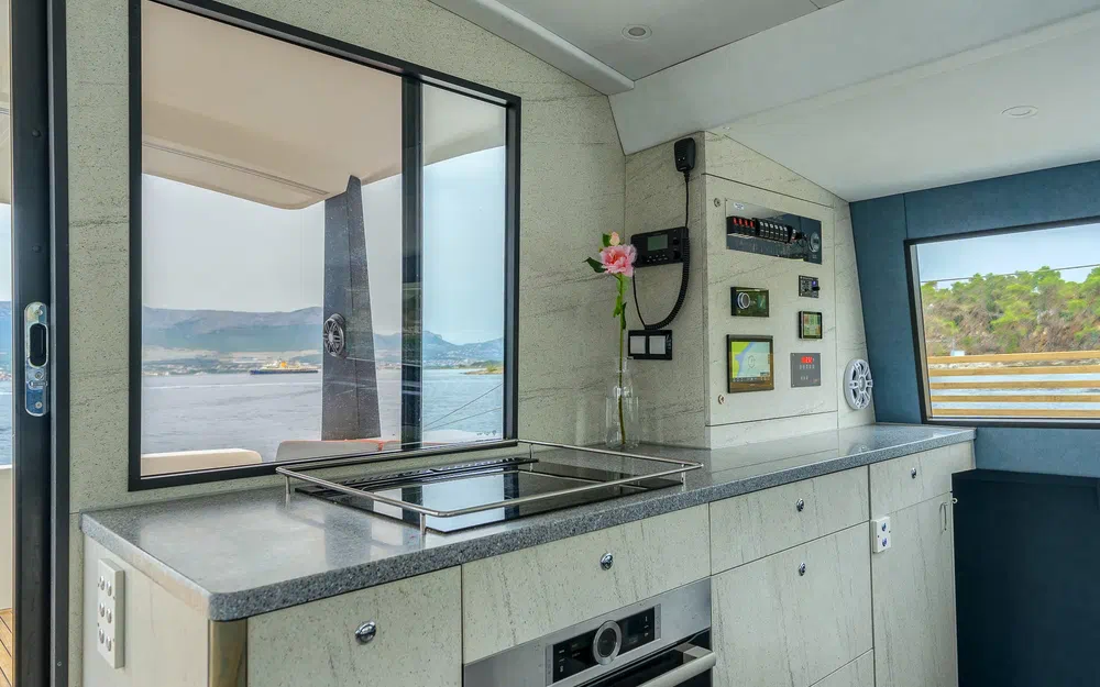 slider 11 Catamaran Luna 47 power