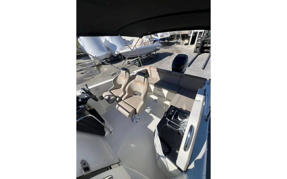 slider 7 Quicksilver Activ 755 Sundeck