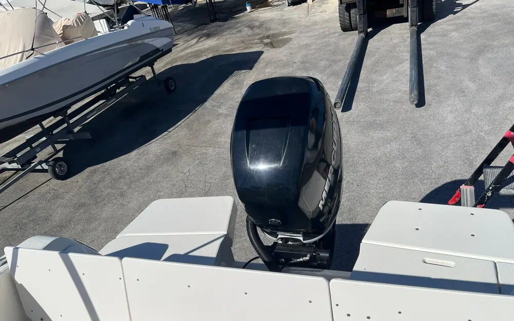 slider 23 Quicksilver Activ 755 Sundeck