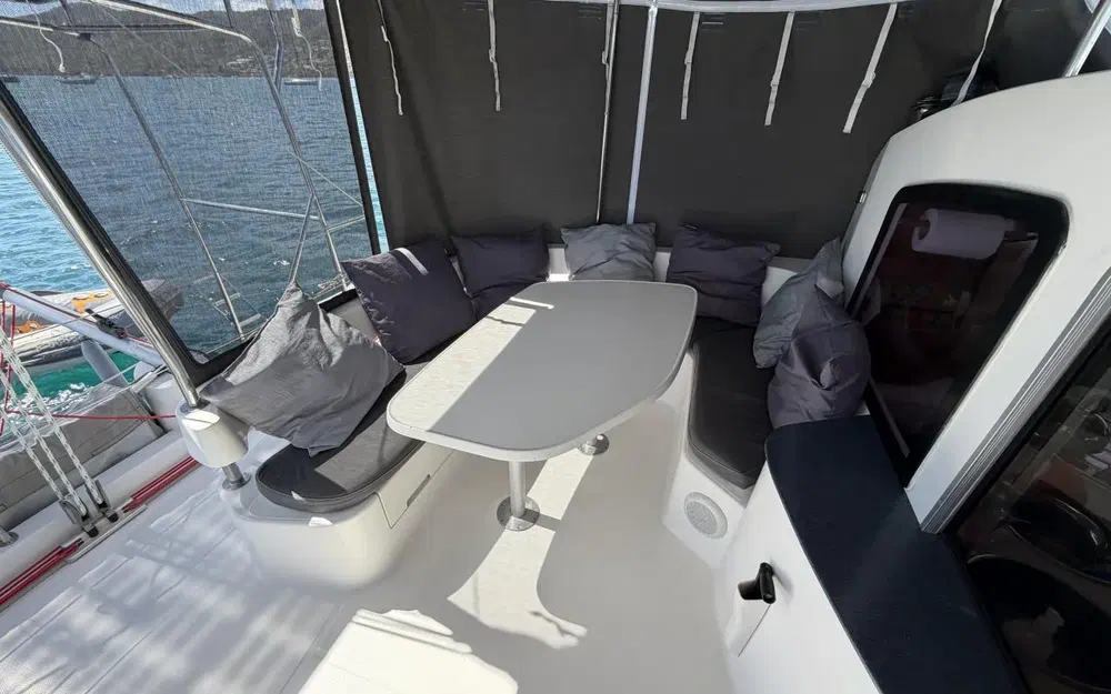 slider 3 Fountaine Pajot Lavezzi 40