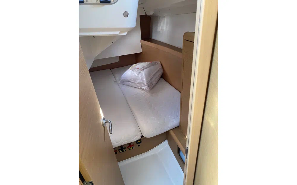 slider 5 Jeanneau Sun Odyssey 349