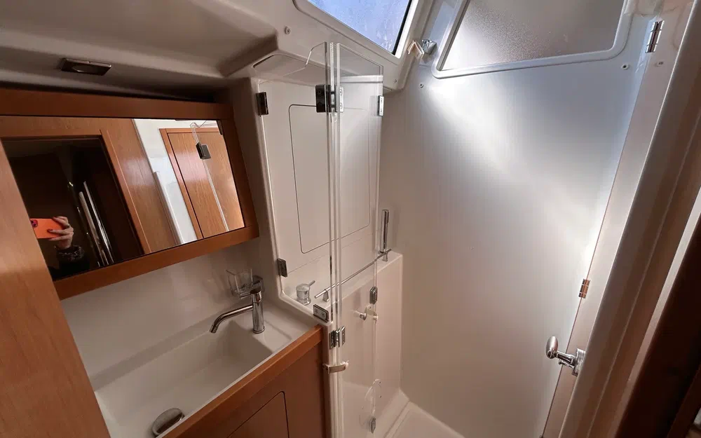 slider 7 Beneteau Sense 43