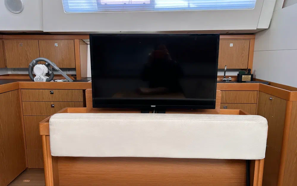 slider 8 Beneteau Sense 43