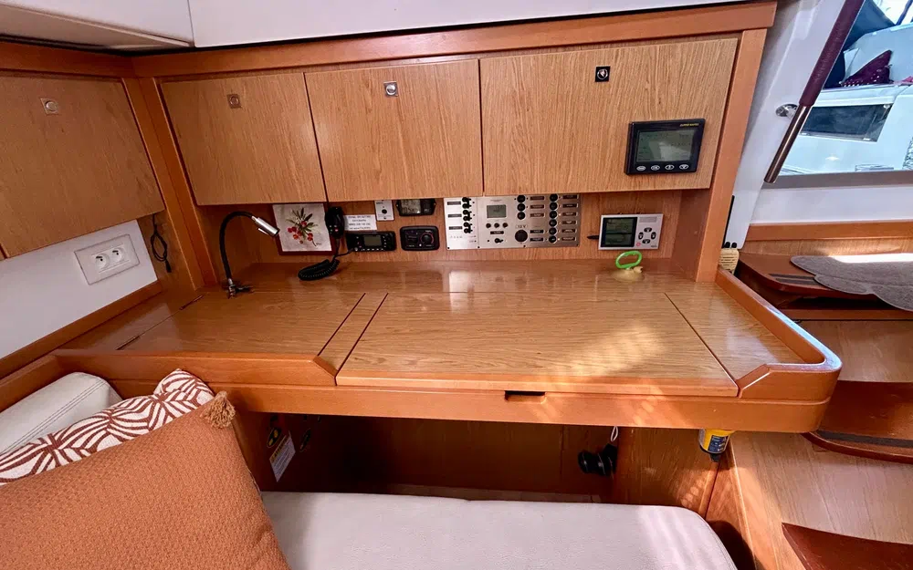 slider 11 Beneteau Sense 43