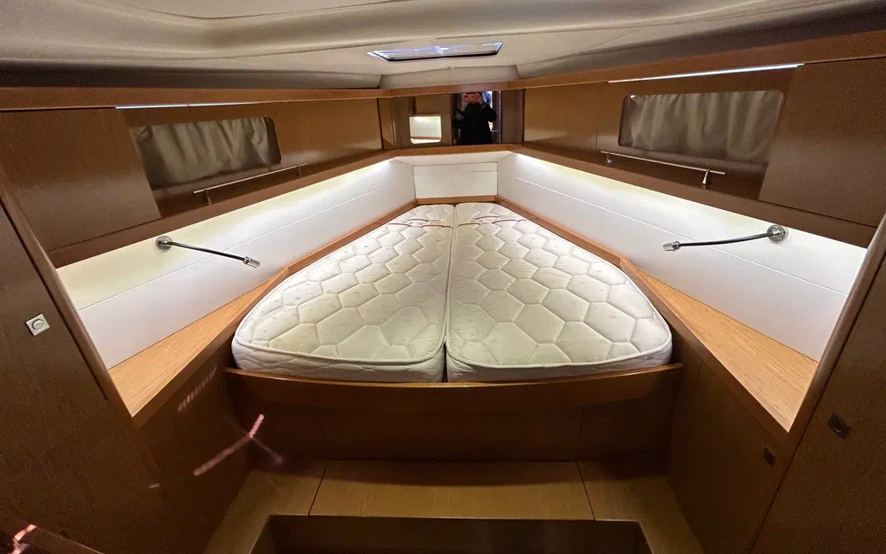 slider 12 Beneteau Sense 43