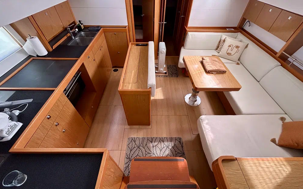 slider 15 Beneteau Sense 43