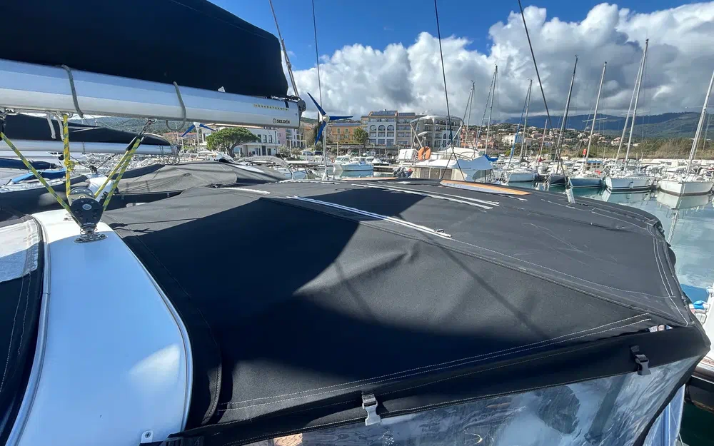 slider 14 Beneteau Sense 43