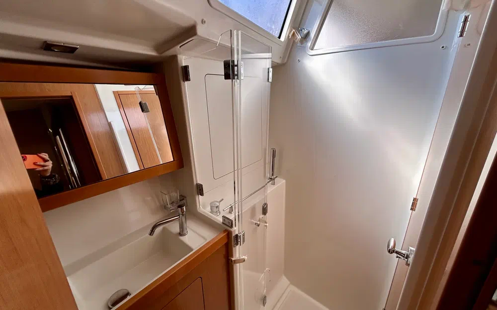 slider 16 Beneteau Sense 43