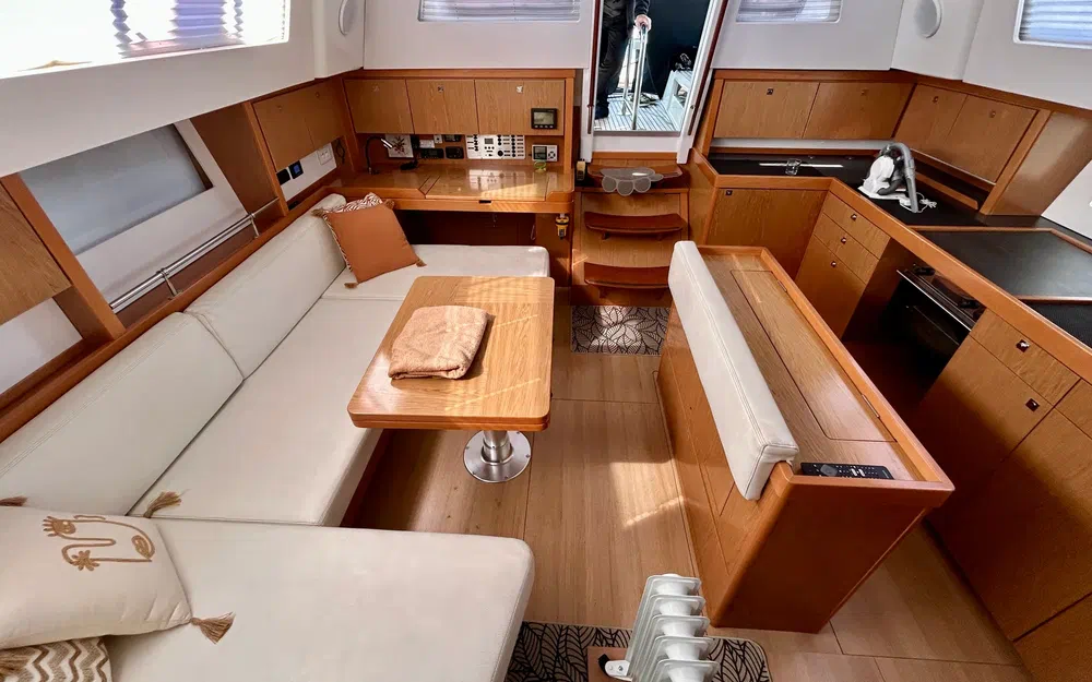 slider 17 Beneteau Sense 43