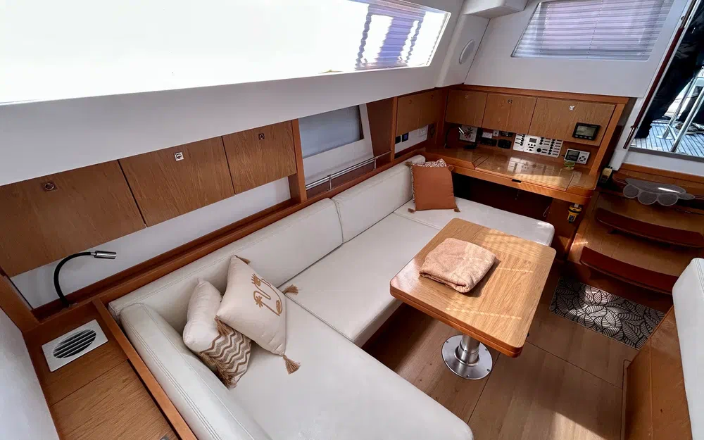 slider 18 Beneteau Sense 43
