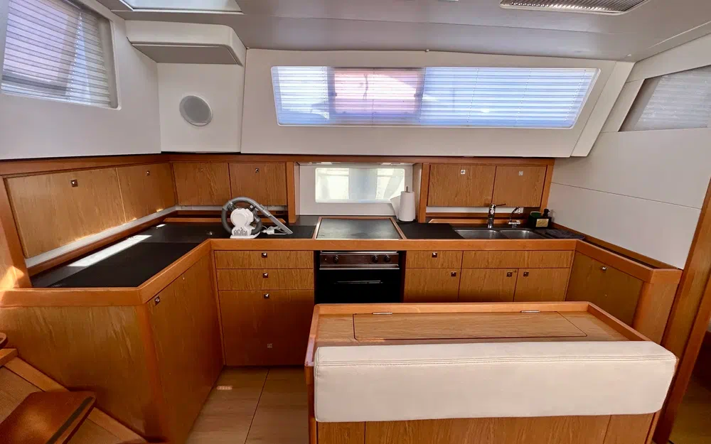 slider 19 Beneteau Sense 43