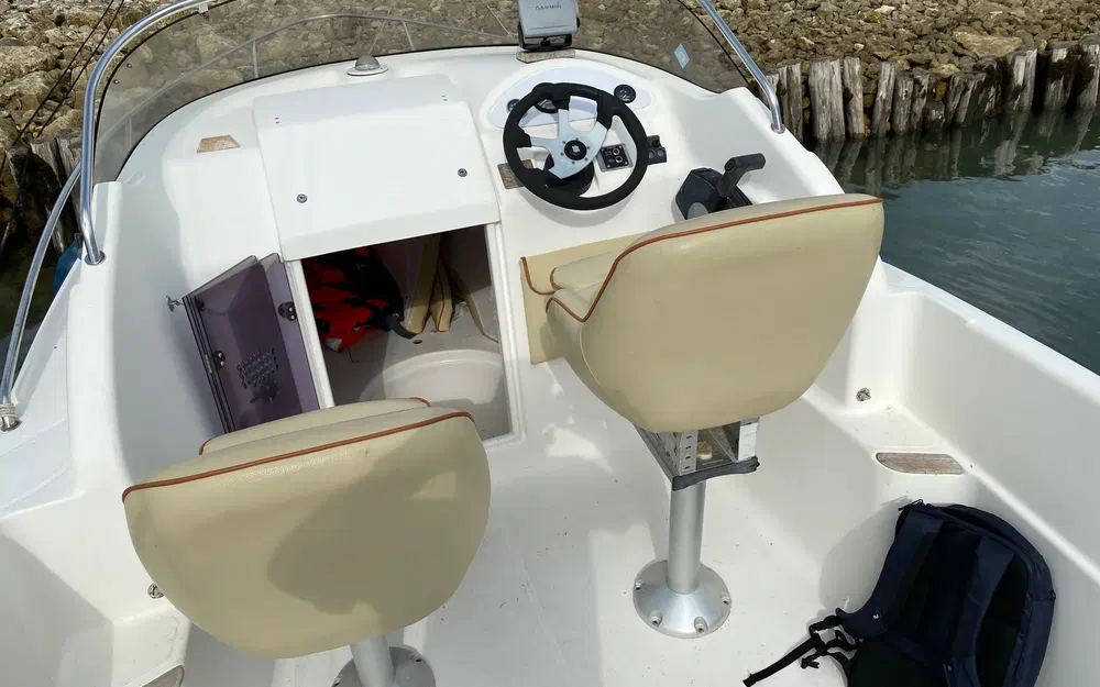 slider 1 B2 Marine Cap Ferret 552 Cabin Cruiser