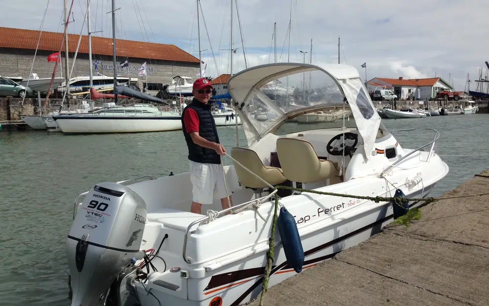 slider 3 B2 Marine Cap Ferret 552 Cabin Cruiser