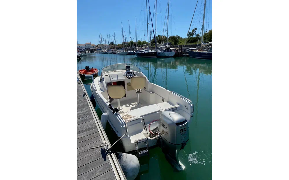 slider 4 B2 Marine Cap Ferret 552 Cabin Cruiser