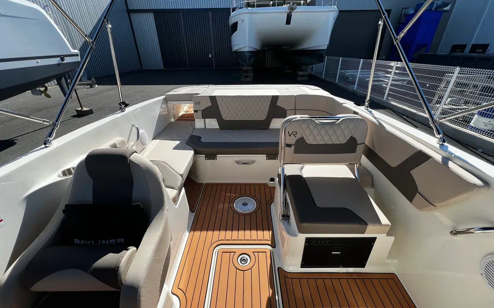 slider 8 Bayliner VR6 BOWRIDER OB