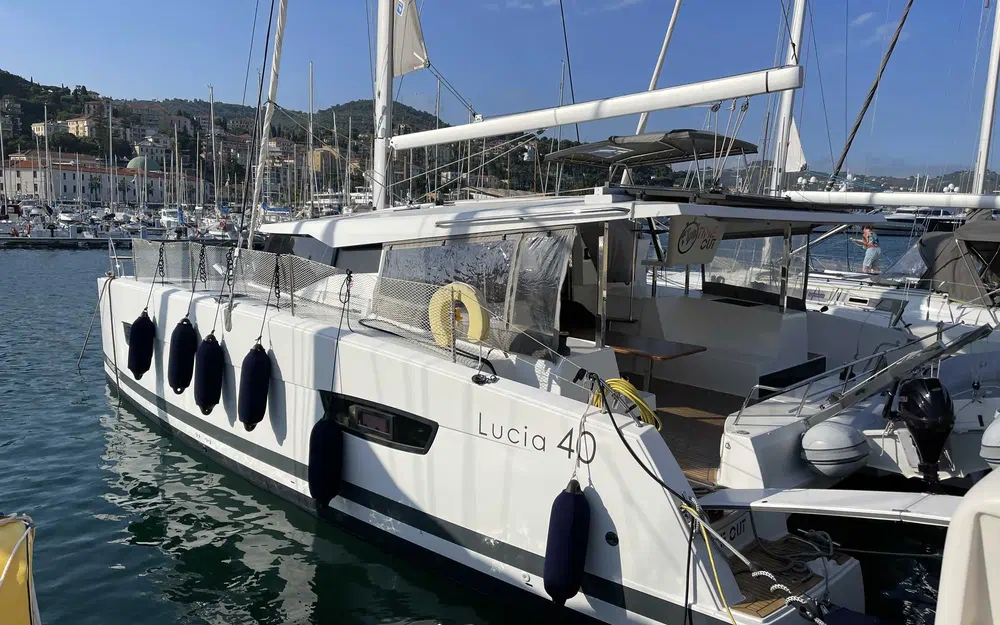 slider 0 Fountaine Pajot Lucia 40