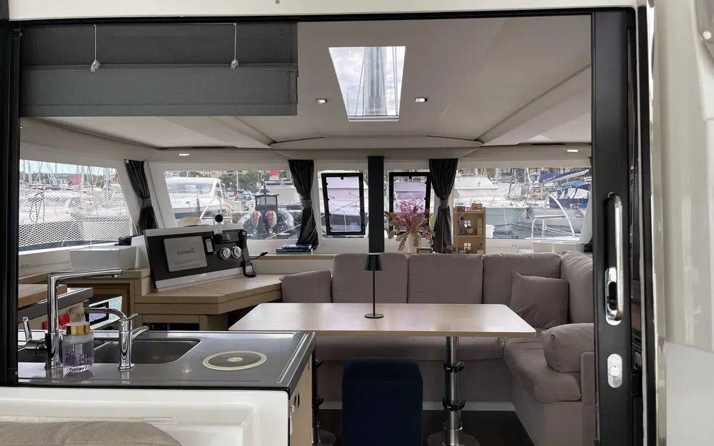 slider 11 Fountaine Pajot Lucia 40