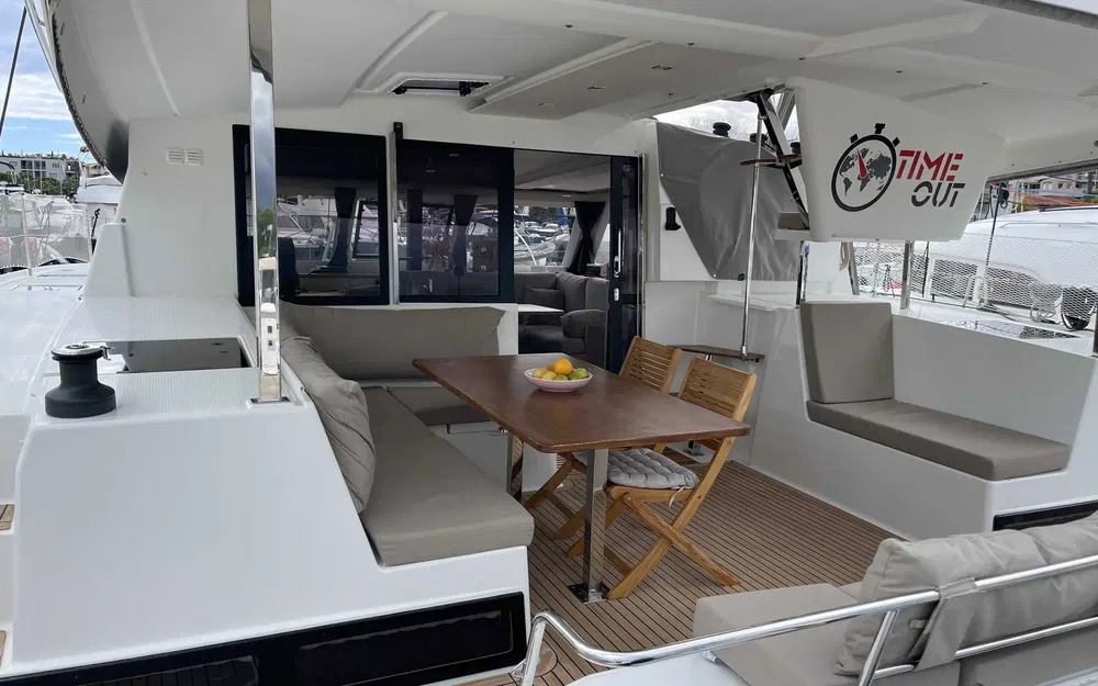 slider 3 Fountaine Pajot Lucia 40