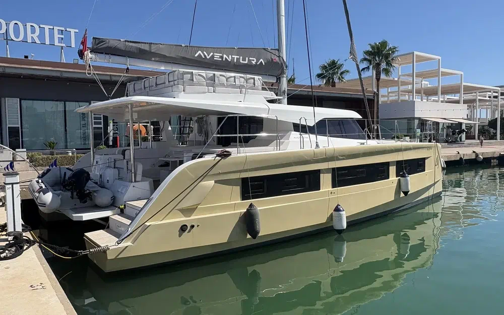 slider 0 Aventura Yacht Indigo Yacht 45