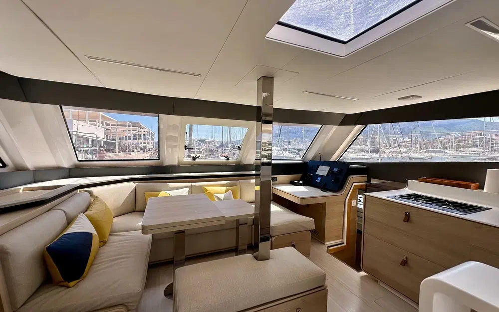 slider 9 Indigo Yacht 45