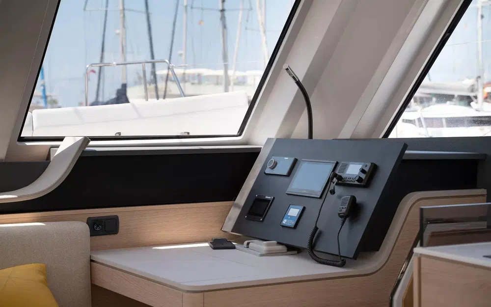 slider 10 Indigo Yacht 45