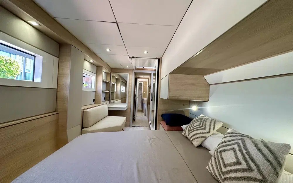 slider 14 Indigo Yacht 45