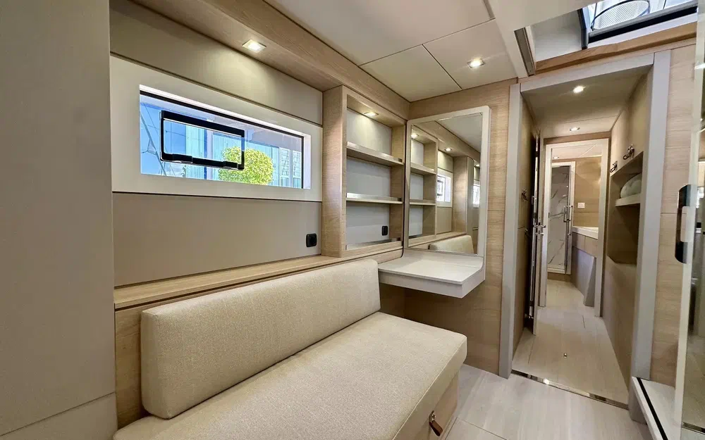 slider 15 Indigo Yacht 45