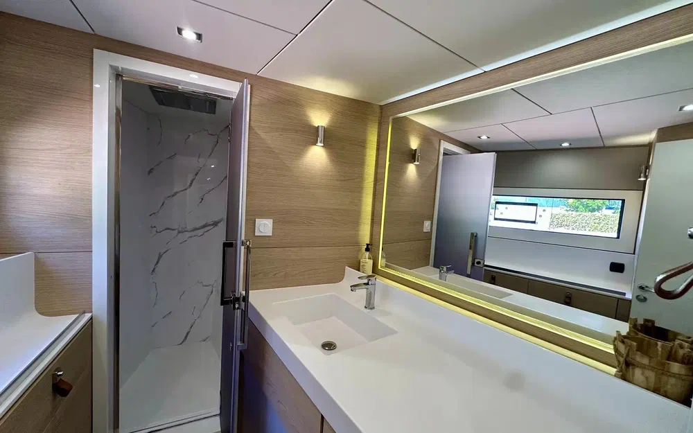 slider 17 Aventura Yacht Indigo Yacht 45