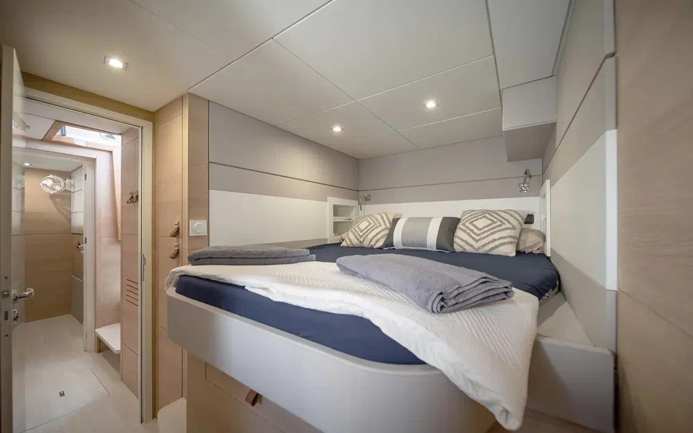 slider 18 Aventura Yacht Indigo Yacht 45