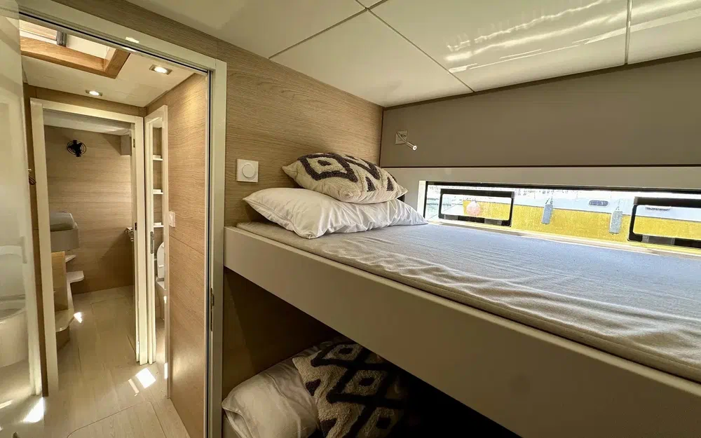 slider 22 Aventura Yacht Indigo Yacht 45