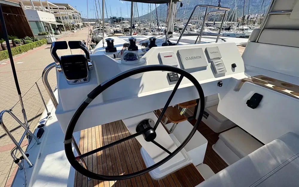 slider 5 Indigo Yacht 45
