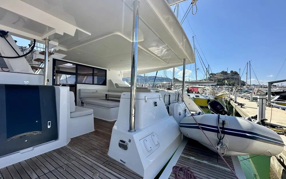 slider 6 Aventura Yacht Indigo Yacht 45